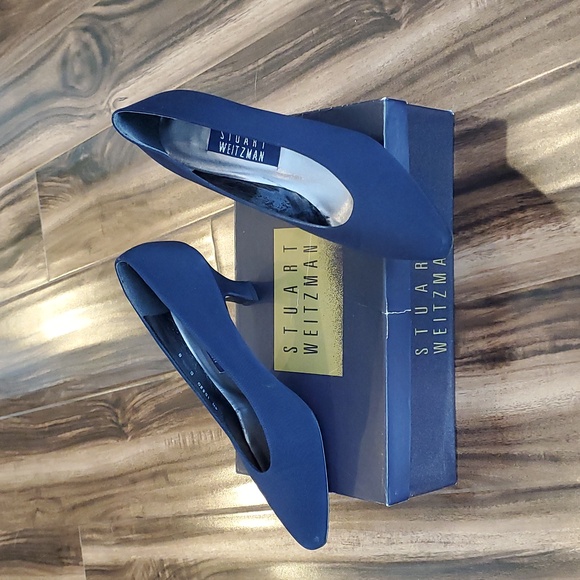 Stuart Weitzman Corniche Mid Navy Peau de Soie 2.5" heels Sz 8 - Picture 6 of 7